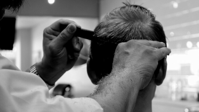 Barber – holič Bintesh Kumar z Indie