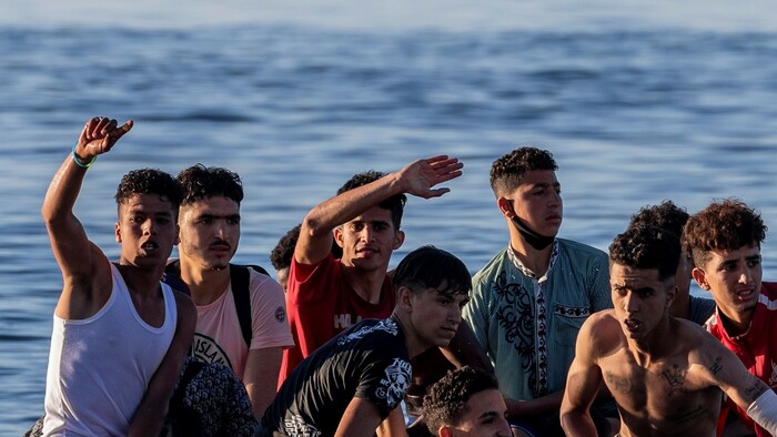 Strieľba na čln s migrantmi