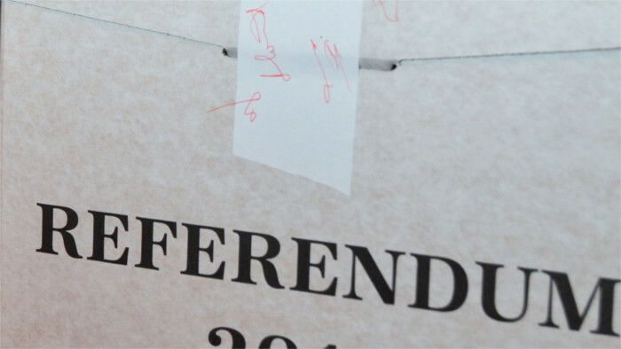 Parlamentné strany chcú pre referendum meniť ústavu