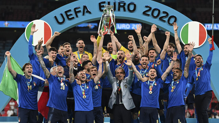 Majstrami Európy vo futbale sa stali Taliani