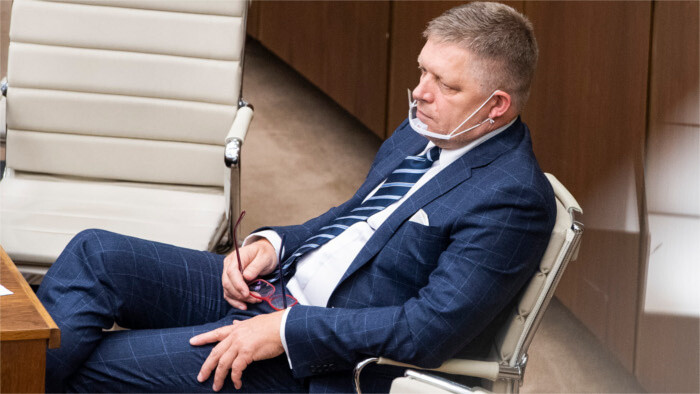 Fico, líder de SMER-SD, advierte ante la destrucción del Estado de derecho