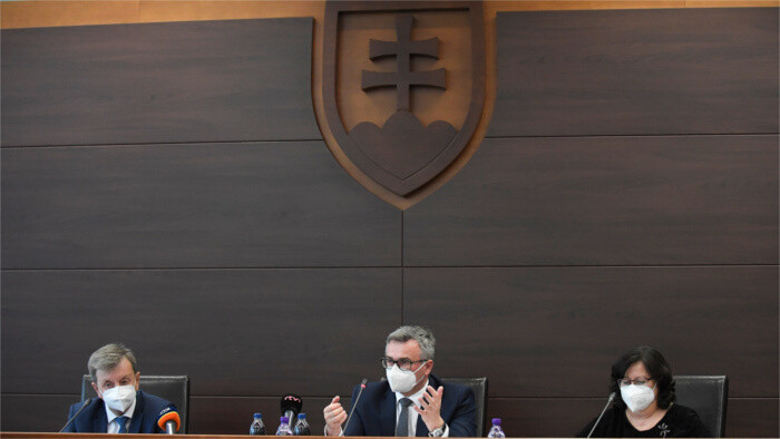 El Constitucional suspende la vigencia del reglamento de la Oficina de Salud