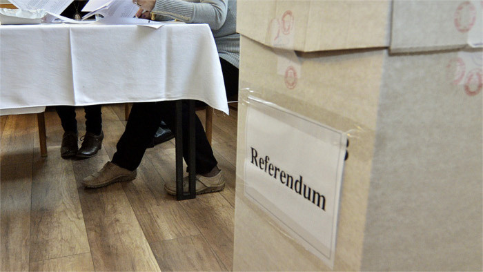 Heger pone en duda la bondad de reformar la Constitución para incluir referéndums