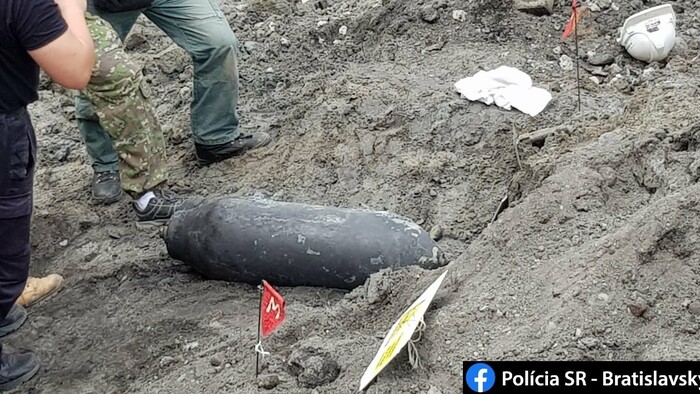 Disposal experts defuse WW2-era bomb near Rusovce