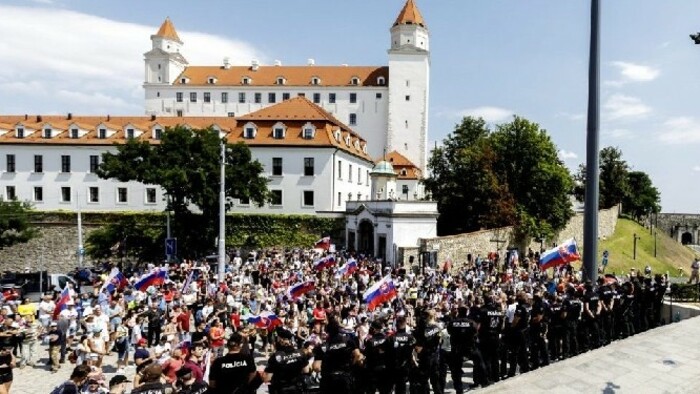 Demonstrációktól is forró az idei nyár Szlovákiában