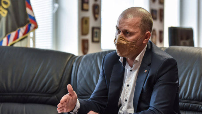 Demande d’expliquer l’intervention des policiers