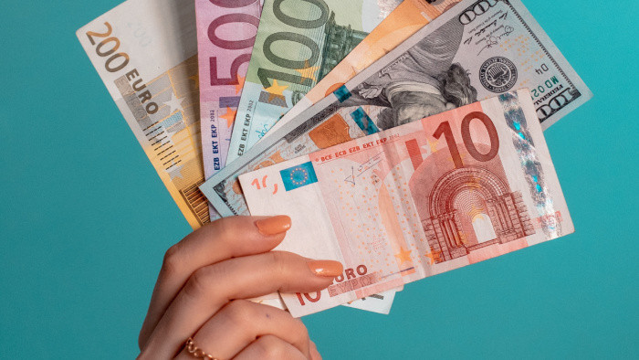 Glosa: Sú peniaze tabu?