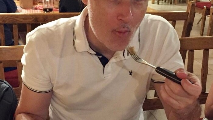 Ľubomír Bajaník si pochutná rád na dobrom jedle.jpg