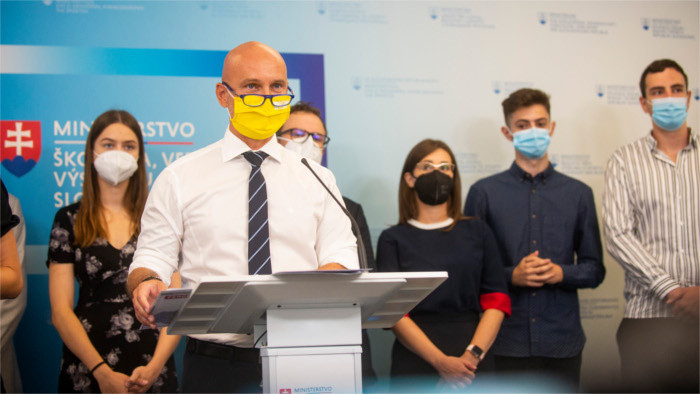 SR MŠVVaŠ Gröhling zástupcovia mladí výzva očkovanie TK B_TASR.jpg
