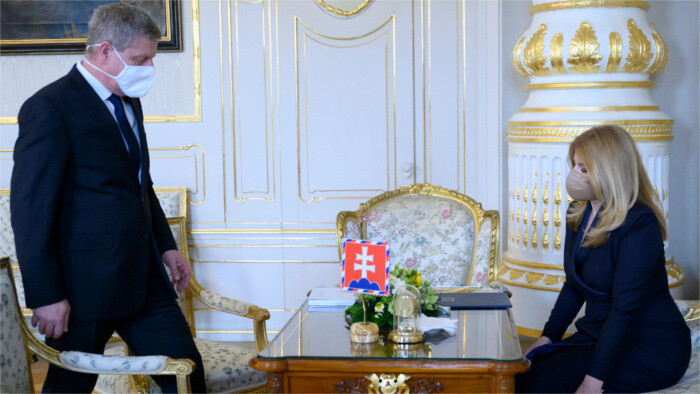 La Présidente de la République en discussion avec le ministre de la Santé