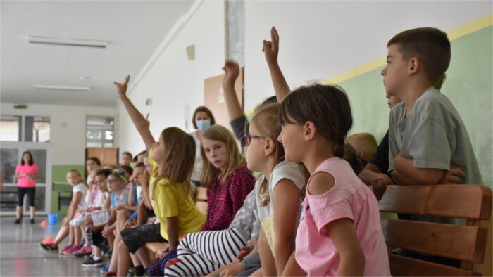 Školy sa plošne zatvárať nebudú      