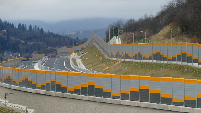 Polen eröffnet Schnellstraße bis zur Grenze – Weiterbau in der Slowakei verzögert