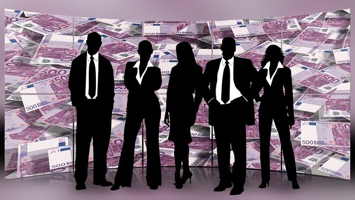 Ženy dokážu viac sporiť, mužom sa darí v investovaní