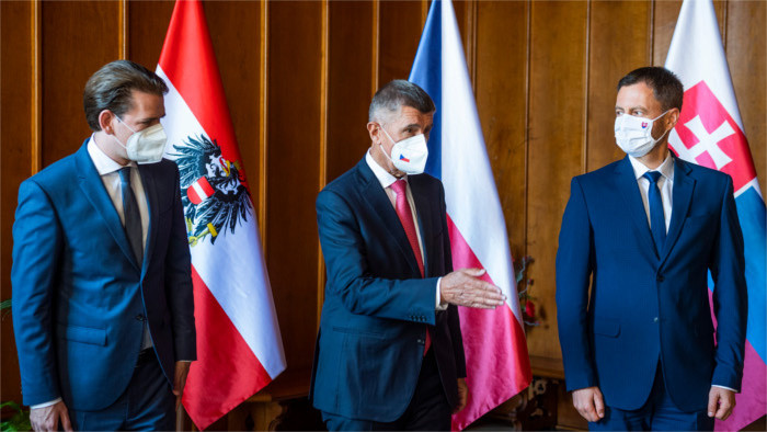 El primer ministro viajó a República Checa para tomar parte en el encuentro del grupo de Slavkov 