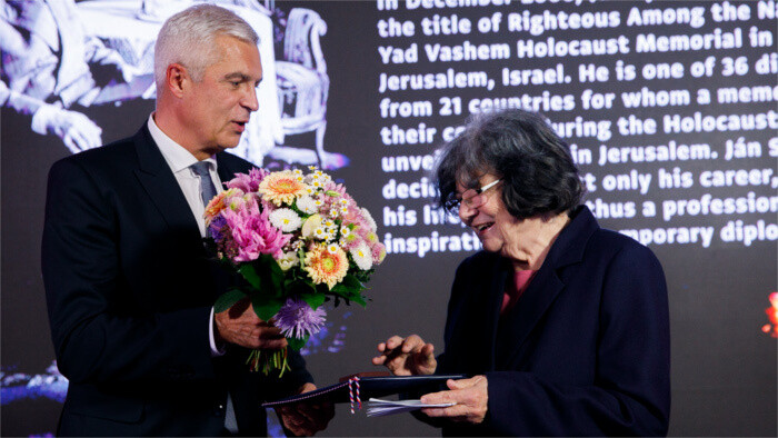 Four persons awarded on eve of Holocaust Memorial Day