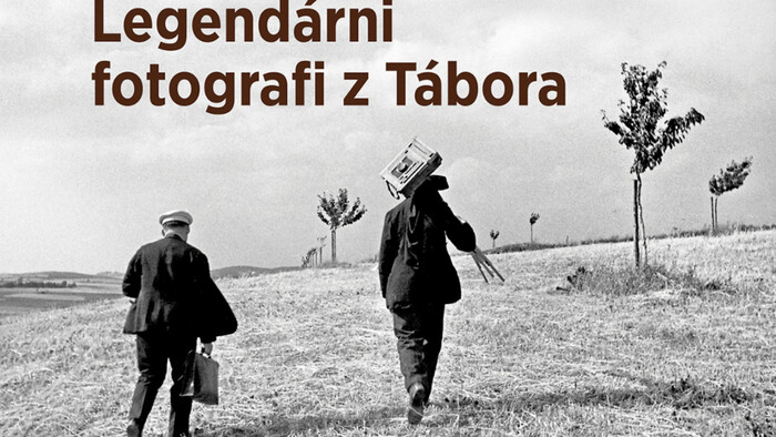 Drahomír Šišovič a Karel Slach v štúdiu predstavili výstavu Lendárni fotografi z Tábora