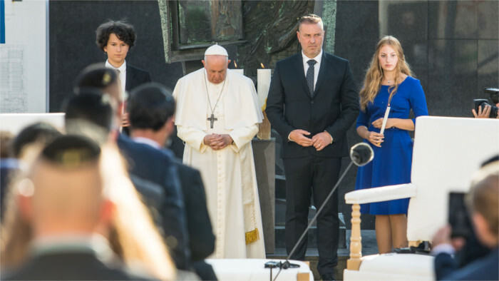 Pope Francis on Holocaust: Historic memory mustn't fade into oblivion 
