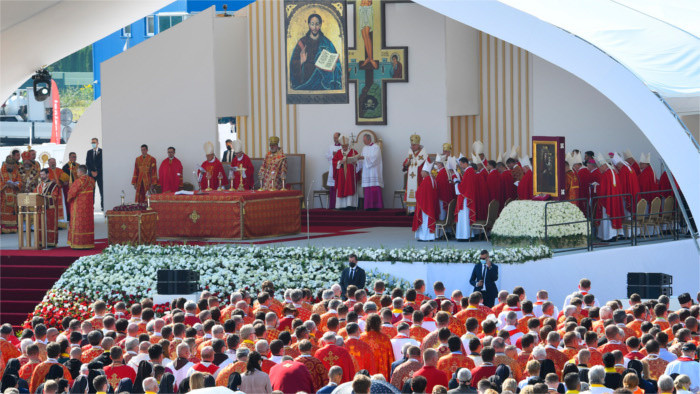 El Papa Francisco celebra misa en el Este de Eslovaquia