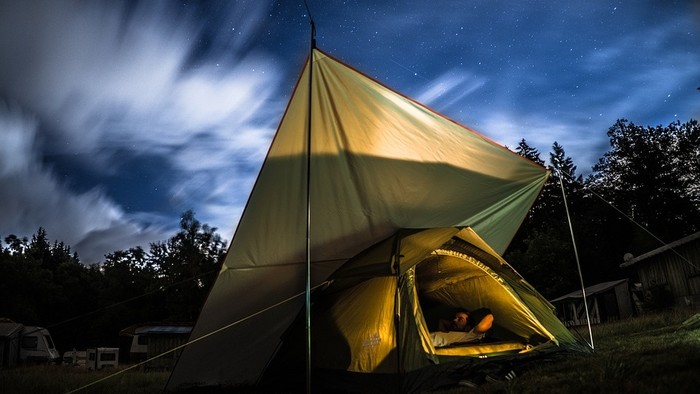 Nocovanie pod holým nebom