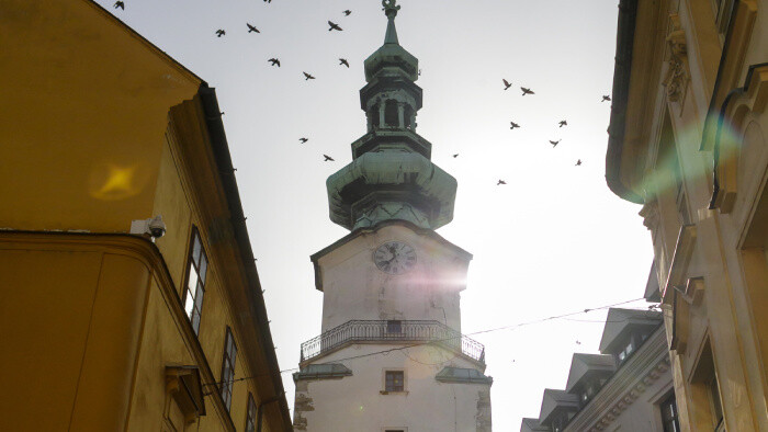Sochu Archanjela Michaela z Michalskej veže sňali po 175 rokoch