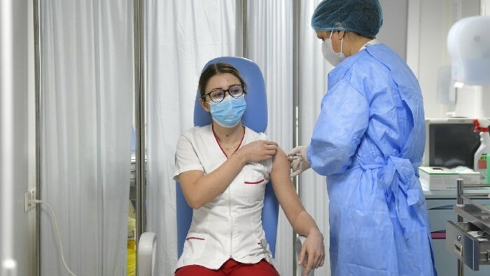 Tízezer fölé emelkedett a kórházban kezelt koronavírusos betegek száma Romániába