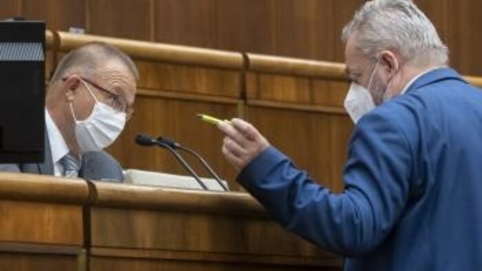 Rokovanie parlamentu o cenách