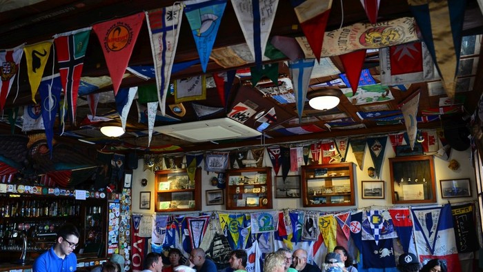 FAIAL MESTO HORTA A BAR PETER (2).jpg