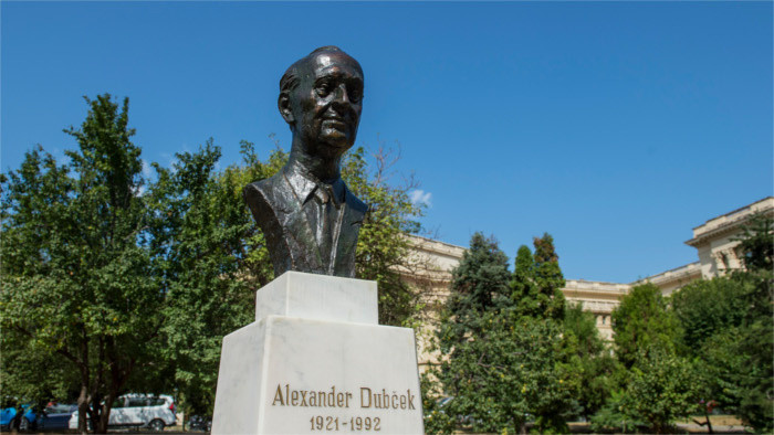 El jefe de la Diplomacia inaugura el monumento a Alexander Dubček en Nizhni Nóvgorod