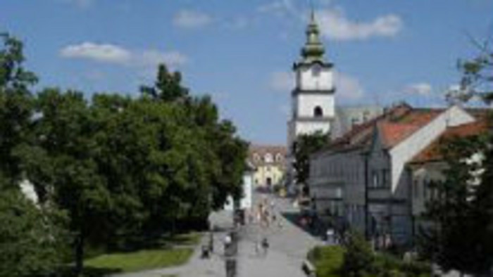 Problémový žľab na autobusovej stanici v Prievidzi chce samospráva opraviť