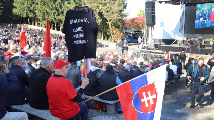 В Римавска-Соботе состоялся антиправительственный митинг