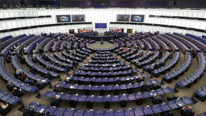 Az Európai Parlament beperli az Európai Bizottságot