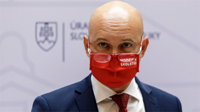 Gröhling anuncia una profunda reforma del sistema educativo
