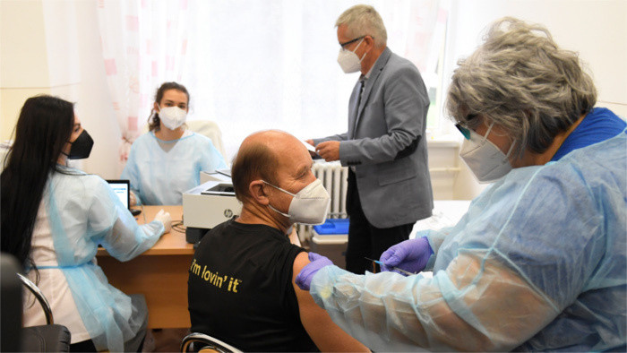 El Ministerio de Sanidad continúa invitando a los ciudadanos a registrarse para recibir la tercera vacuna contra Covid-19