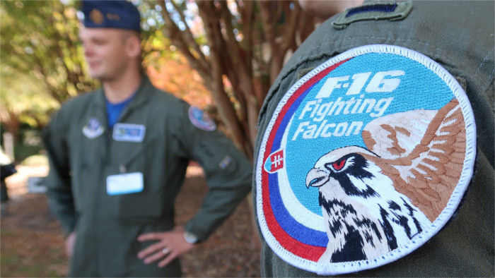 Primeros dos pilotos eslovacos de los F-16 vuelven a Eslovaquia