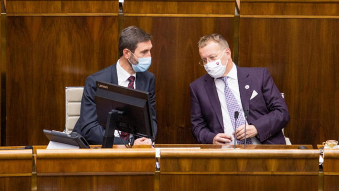 A kormány keze Kollárék nélkül szinte megvan kötve