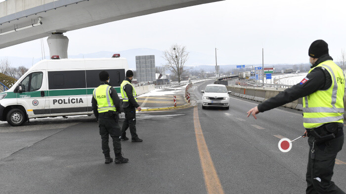 Meranie rýchlosti mestskými policajtmi v Nových Zámkoch