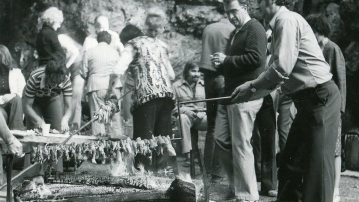 Ruppeldt_Dušan_D. Ruppeldt (druhý sprava) oslavuje sedemdesiatiny.  (1976).jpg