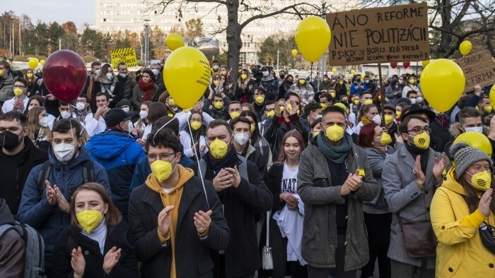 Les étudiants des universités protestent