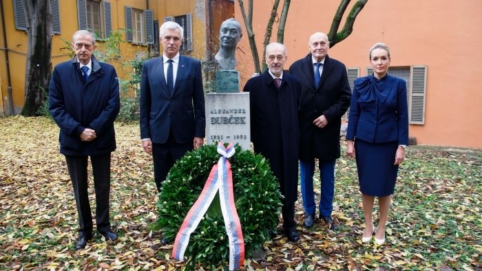 Festakt zum 100. Geburtstag von Dubček in Bologna 