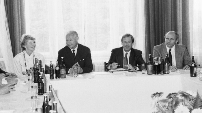 RokUstav_Dubcek_TASR.jpg