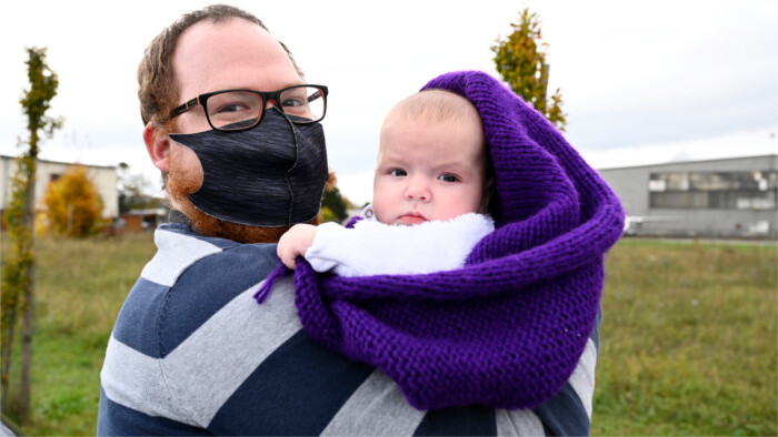 Fathers to be able to take 14-day paid paternity leave