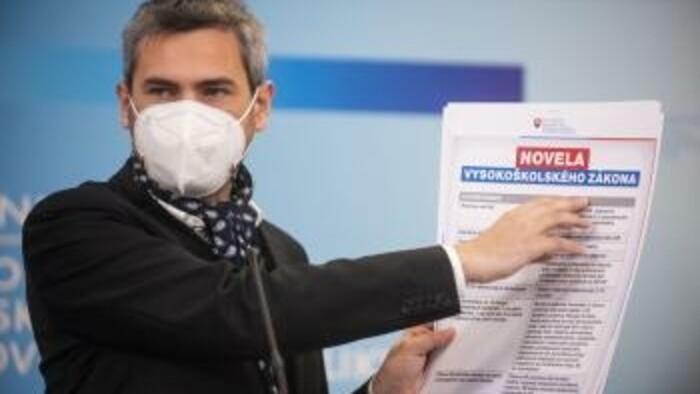 Návrh novely VŠ zákona čaká na prerokovanie vo vláde