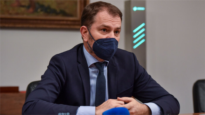 La motivación financiera ha traído sus frutos: la gente de más de 60 años se está vacunando más, opina el ministro de Finanzas