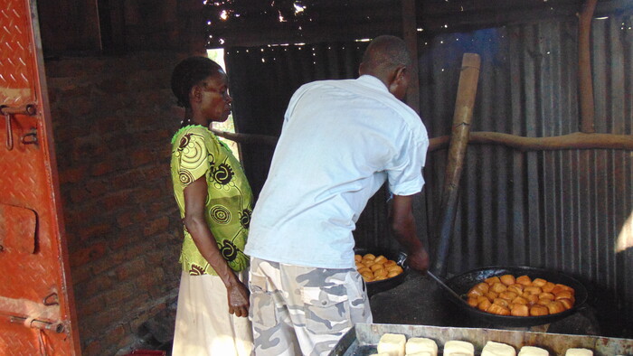 Baking at Slwanyi Kirom.JPG