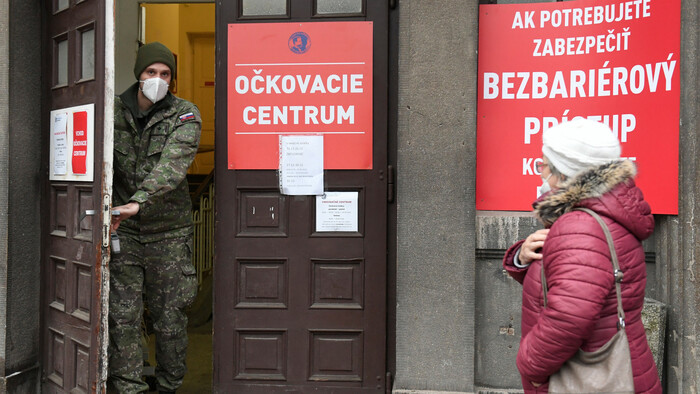 Bilancujeme rok od očkovania proti covidu
