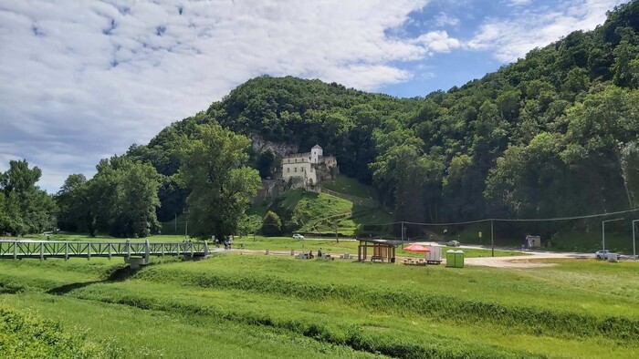 Pútnické miesto Skalka pri Trenčíne oslovuje čoraz viac turistov