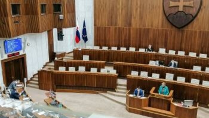 Poslancov čaká po vianočných sviatkoch prvá schôdza
