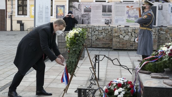 Authorities paid tribute to Holocaust Victims 
