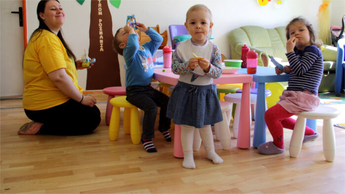 LA OCDE recomienda acortar la baja por maternidad