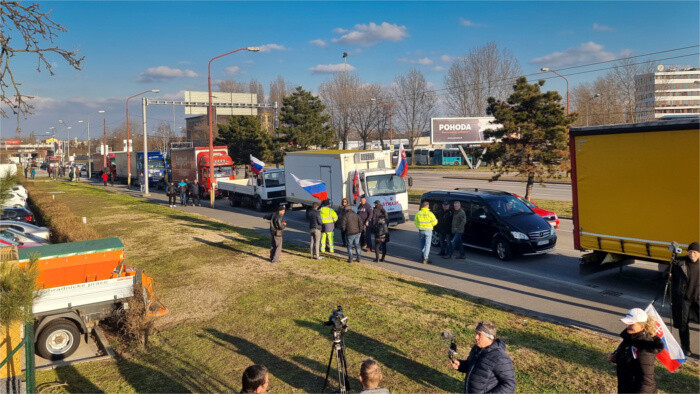 Continúa la protesta que los transportistas iniciaron el lunes en Bratislava